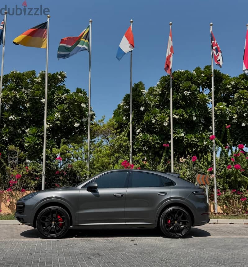 Porsche Cayenne GTS 2022 1