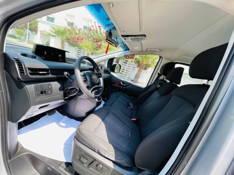 Hyundai Staria 2023 Model 15 seater family van agency warranty sale 4