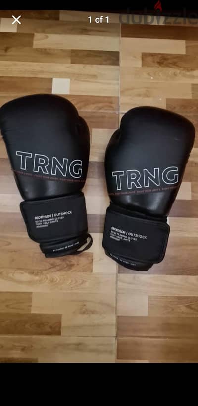 boxing gloves and pads for 15 bhd