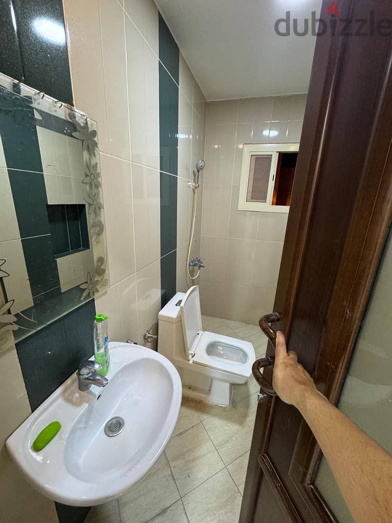 For the rent Rent only for Bahrain nationality only. 5