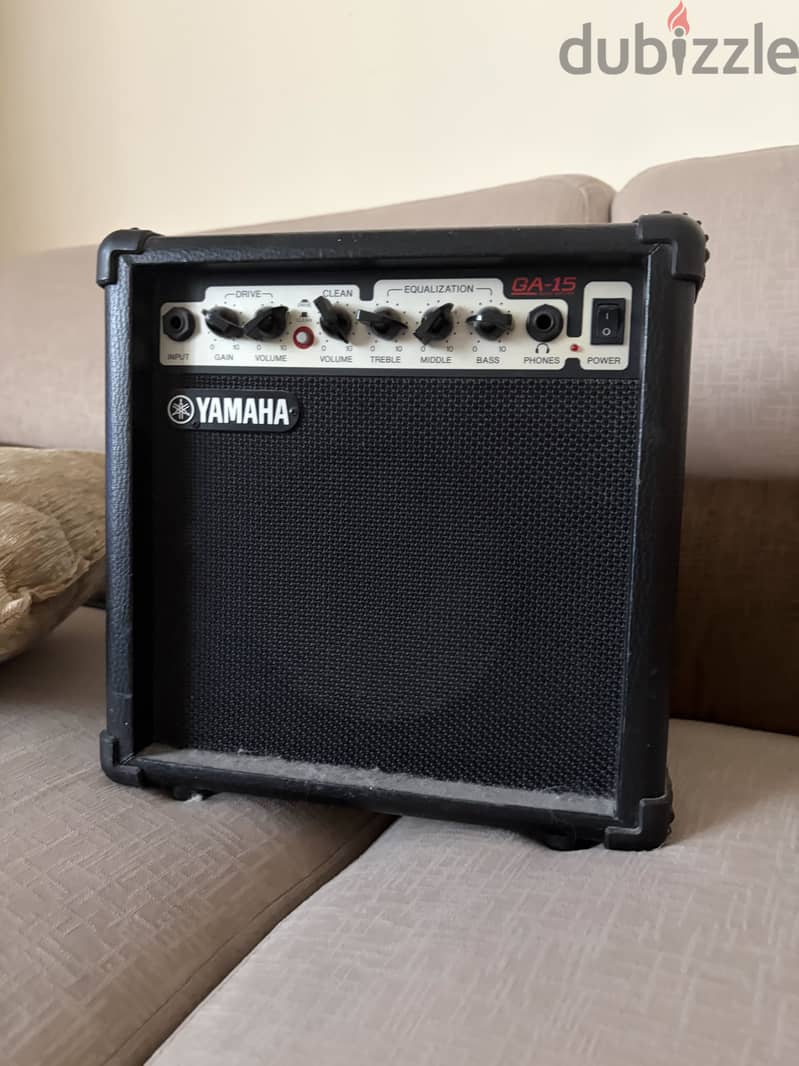 Yamaha GA-15 Solid-State Combo Guitar Amplifier. 1