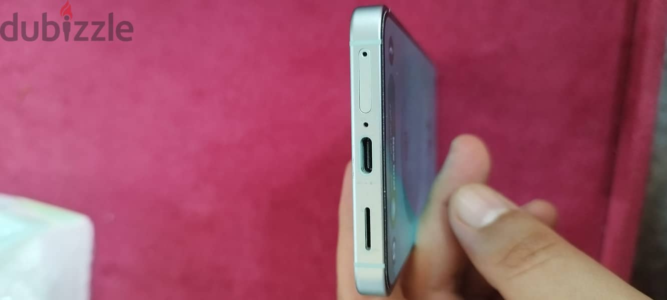 للبيع جلكسي s25 128 gb بحاله ممتازه جدا For Sale: Samsung Galaxy S25 – 4