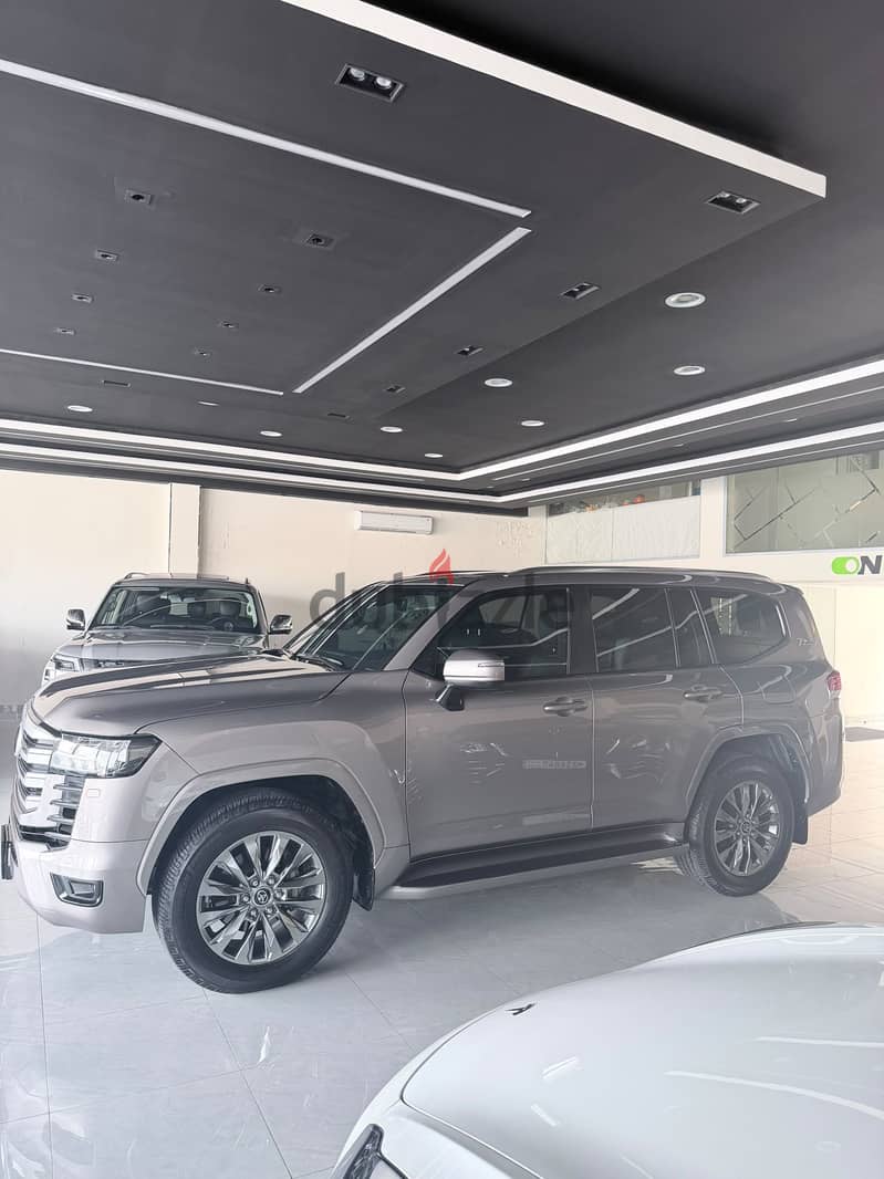 Toyota Land Cruiser 2022 7