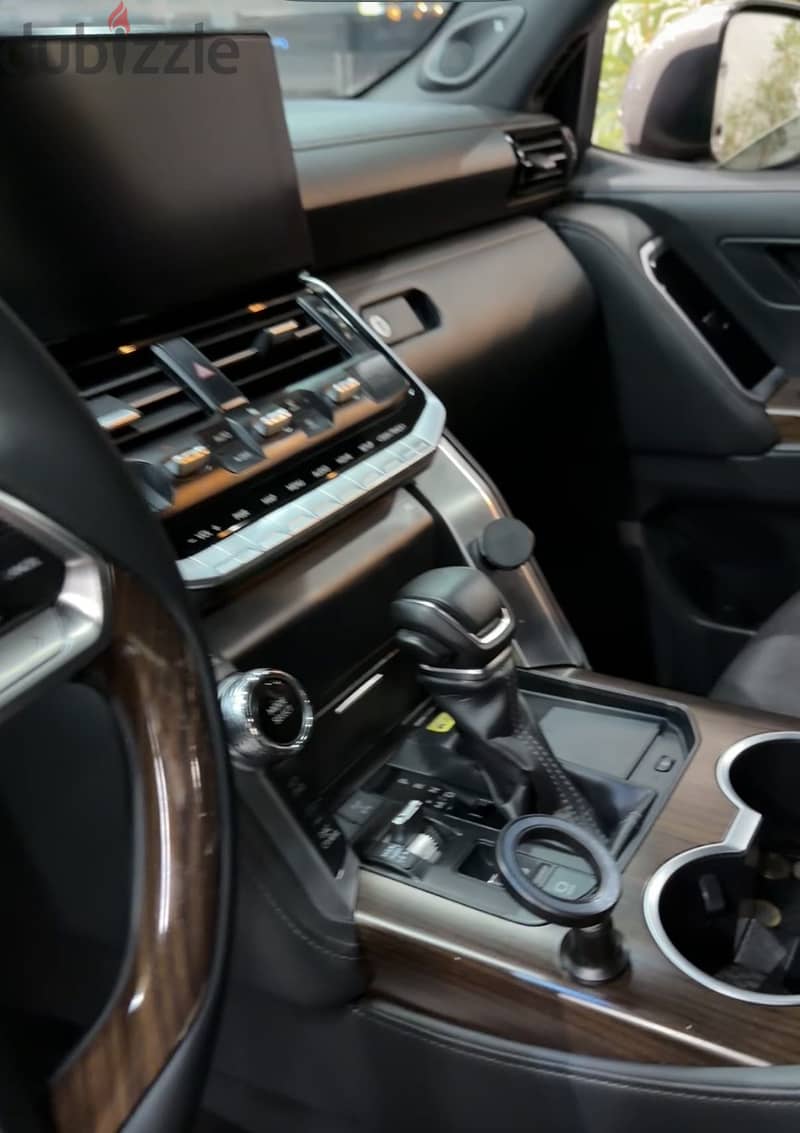 Toyota Land Cruiser 2022 12