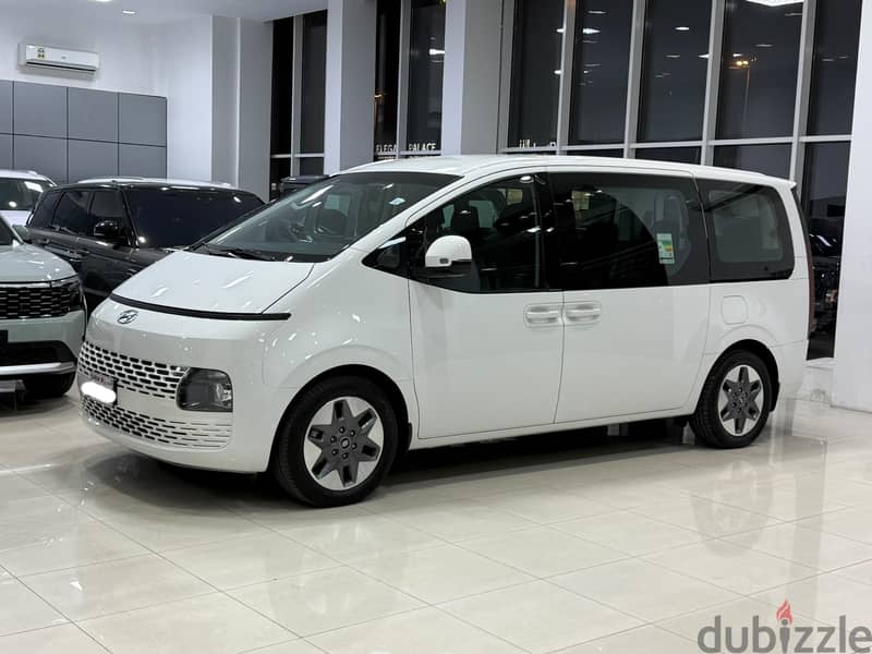 Hyundai Staria 2023 1