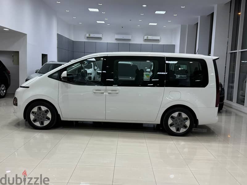 Hyundai Staria 2023 2
