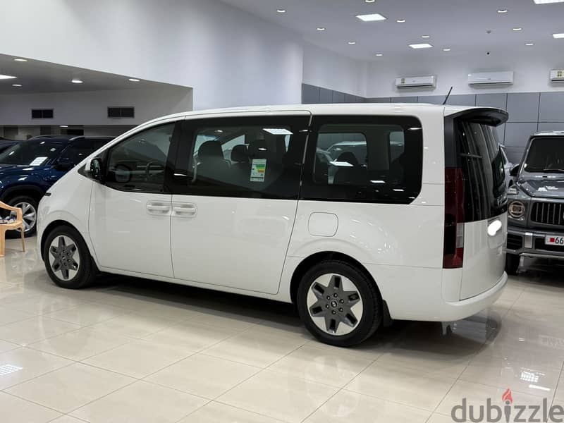 Hyundai Staria 2023 7