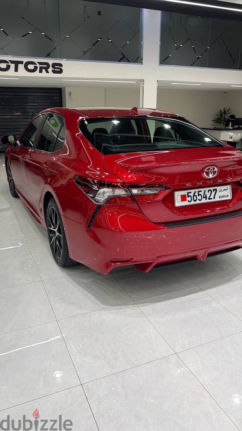 Toyota Camry 2021 4