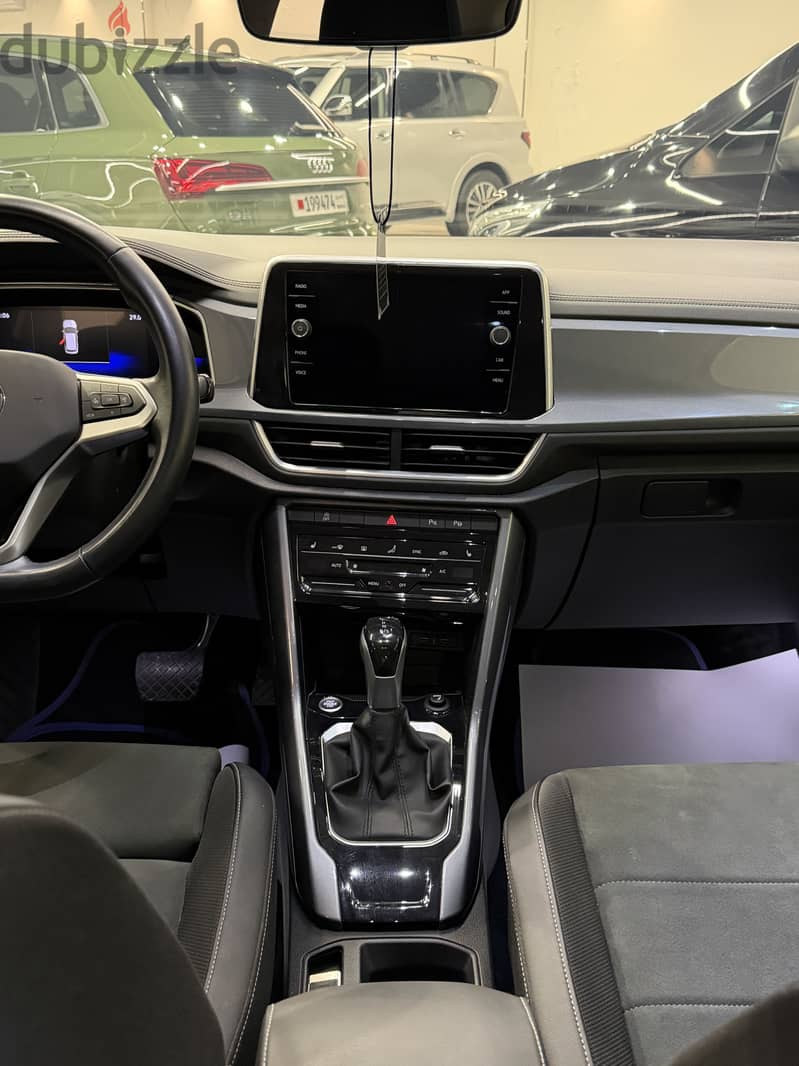 Volkswagen T-Roc 2023 1