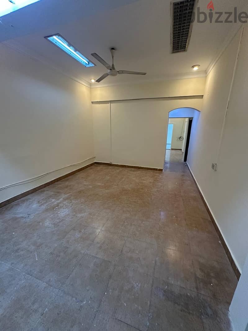 بيت للإيجار شامل في مدينة عيسى ت 33374732 3