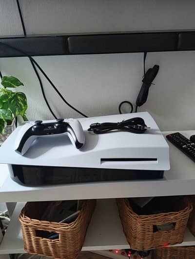 للبيع  للبيع ps5 cd edition جهاز نظيف غير مفتوح بحالة ممتاز