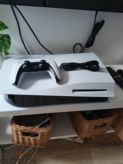 للبيع ps5 cd edition جهاز نظيف بحالة ممتاز غير مفتوح يوجد توصيل
