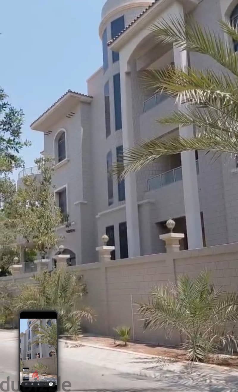 Big villa for sale in Town 3