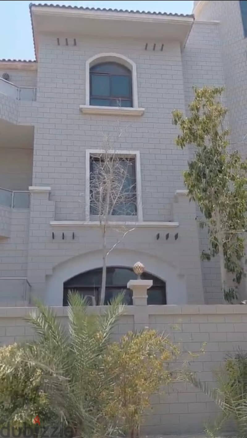 Big villa for sale in Town 4