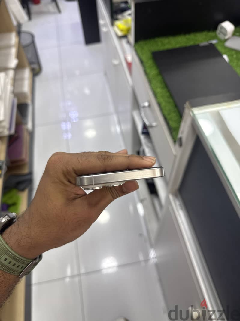 iPhone 15promax 256gb silver 4