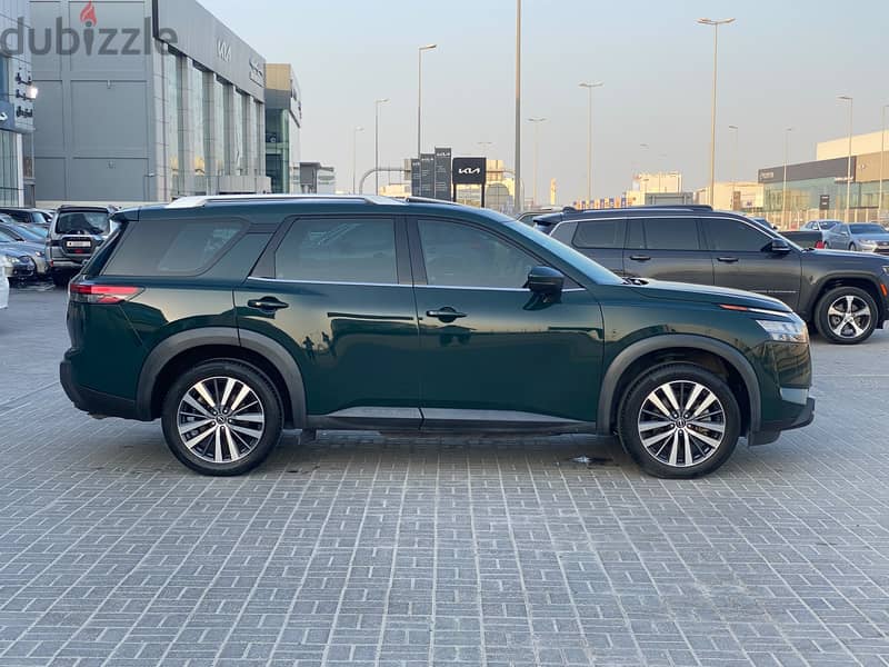 Nissan Pathfinder 2022 Grey 2