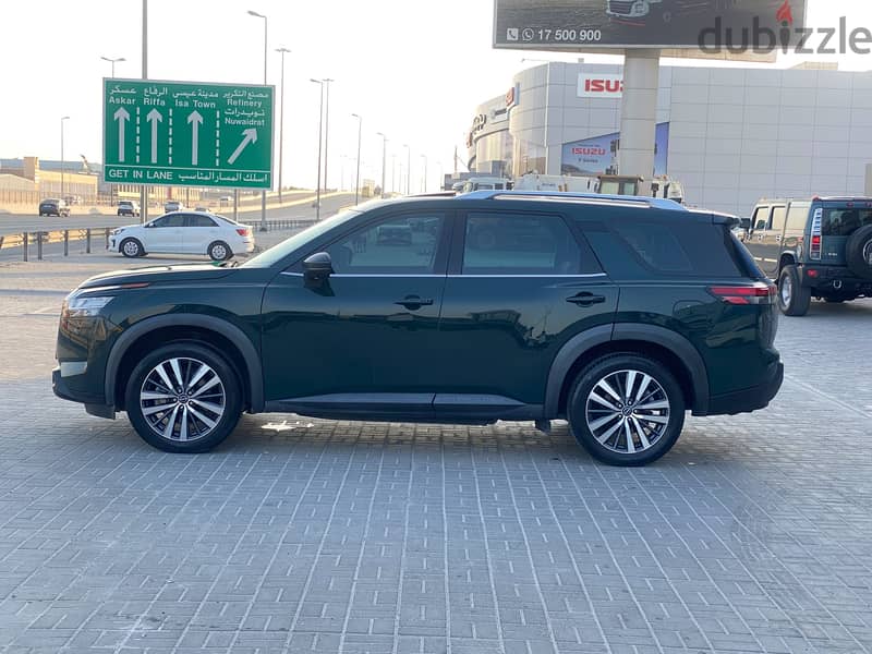 Nissan Pathfinder 2022 Grey 3