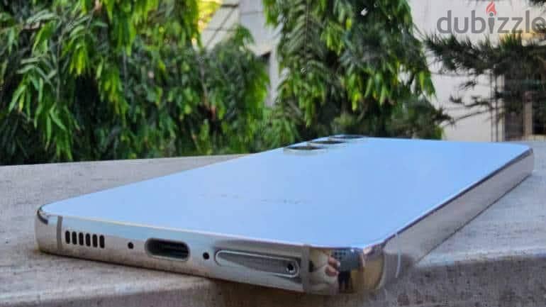 white color  128gb 8gb ram 1