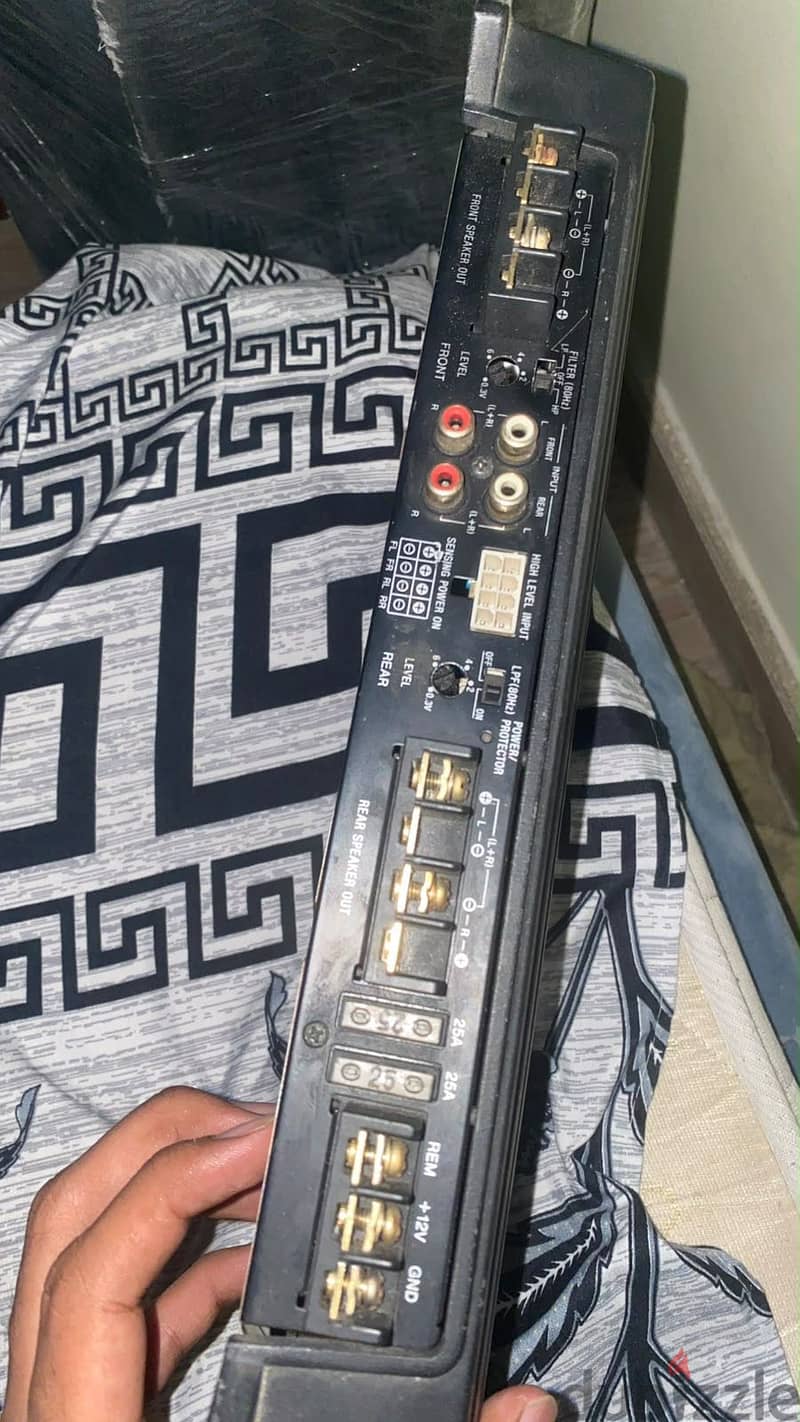 Sony amplifier 600w bazoka 1500w with new cables 1