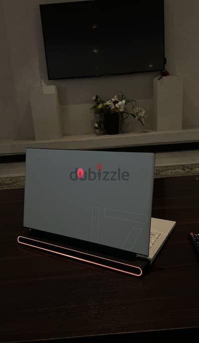 Alienware M17 R2 RTX 2070 Gaming laptop