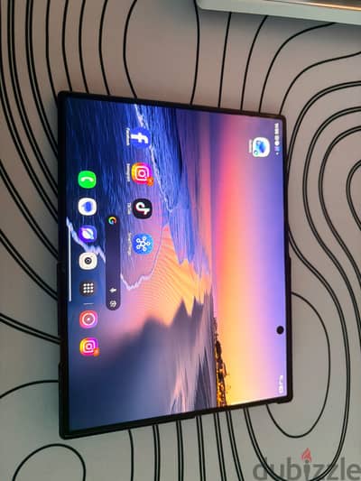 Samsung Galaxy Z Fold 8 (256GB, Phantom Black) – Like New!