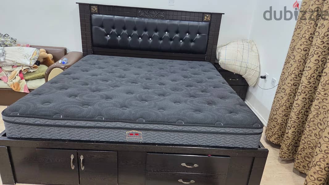 New king size mattress in excellent condition 1