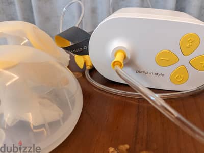 Madela breast pump (very clean)