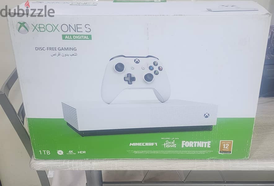 Xbox one S Digital and Nintendo Switch Lite 1