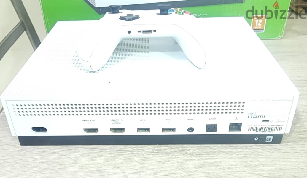 Xbox one S Digital and Nintendo Switch Lite 3