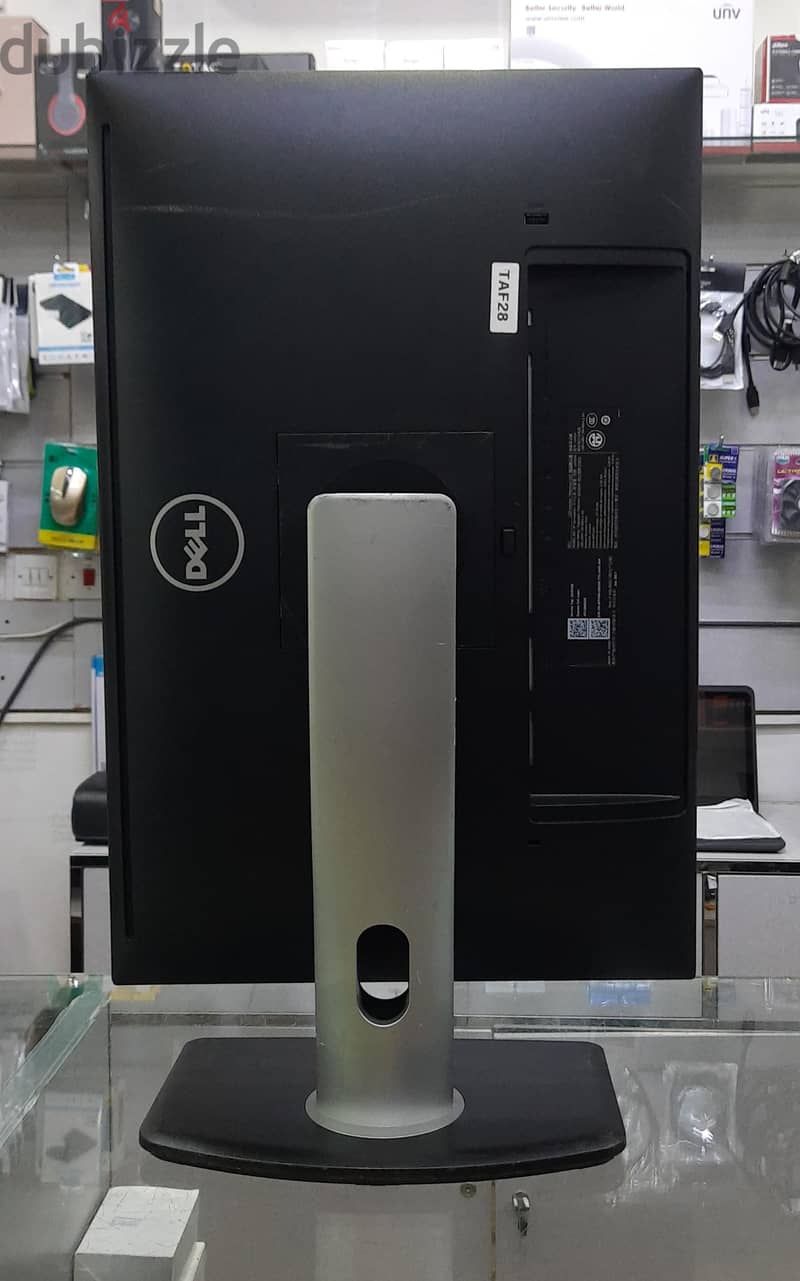 DELL 24" Full HD IPS Borderless Monitor Input : HDMI, DP, VGA, USB 3.0 6