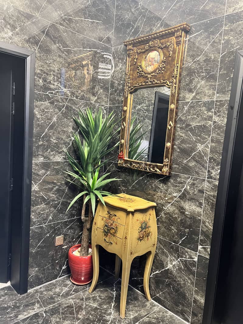 Luxury Classic Mirror & Side Table Set 1