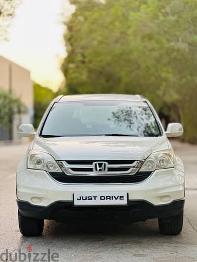 Honda CR-V 2011 model very clean vehicle 90 % painting orginal low