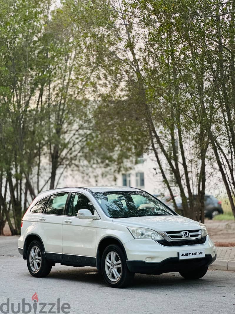 Honda CR-V 2011 model very clean vehicle 90 % painting orginal low 1