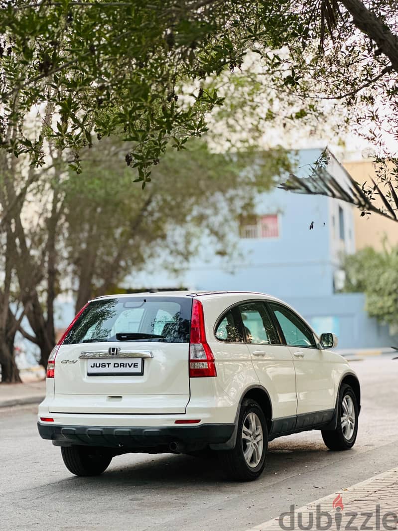 Honda CR-V 2011 model very clean vehicle 90 % painting orginal low 5
