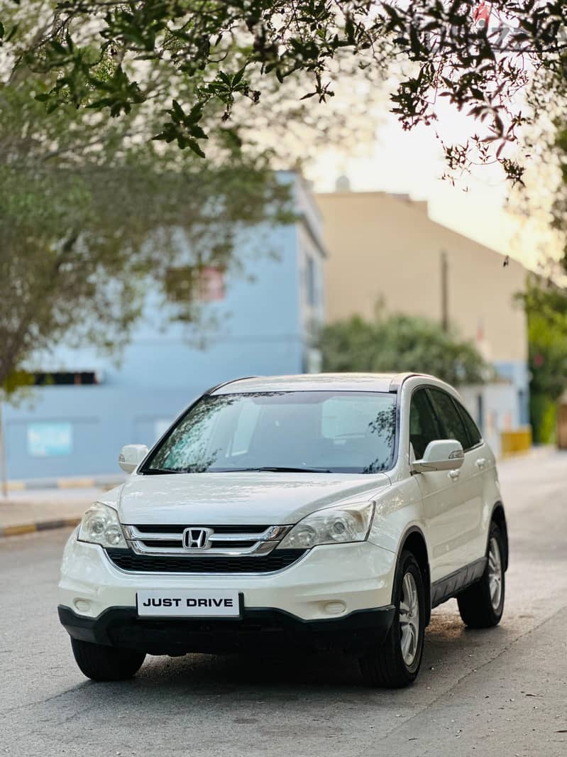 Honda CR-V 2011 model very clean vehicle 90 % painting orginal low 6