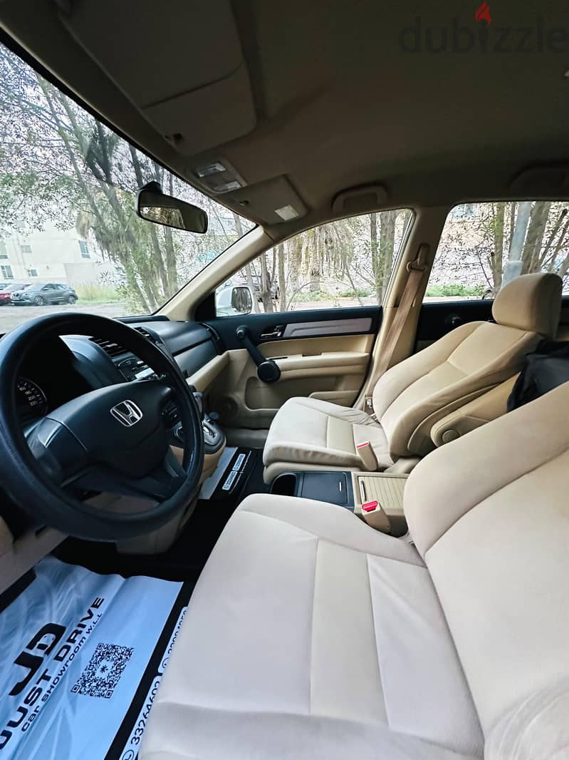 Honda CR-V 2011 model very clean vehicle 90 % painting orginal low 10