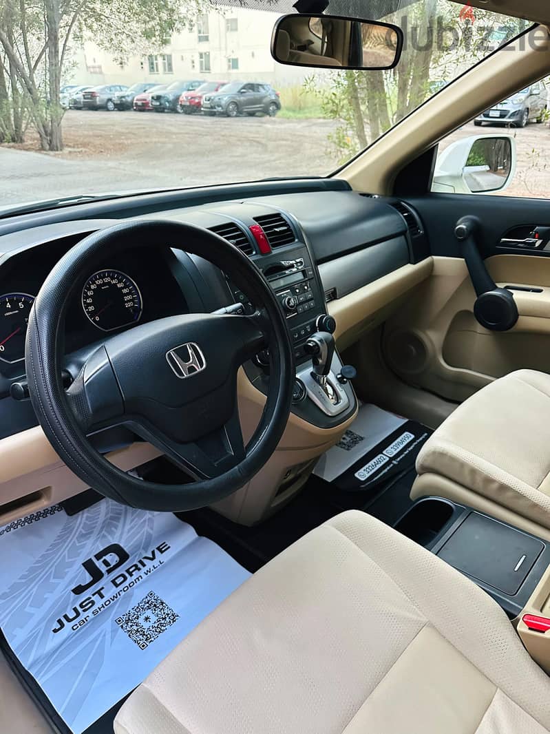 Honda CR-V 2011 model very clean vehicle 90 % painting orginal low 11
