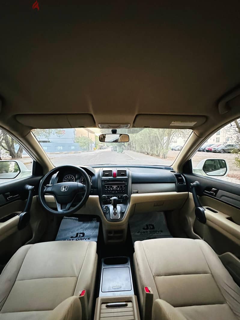 Honda CR-V 2011 model very clean vehicle 90 % painting orginal low 12