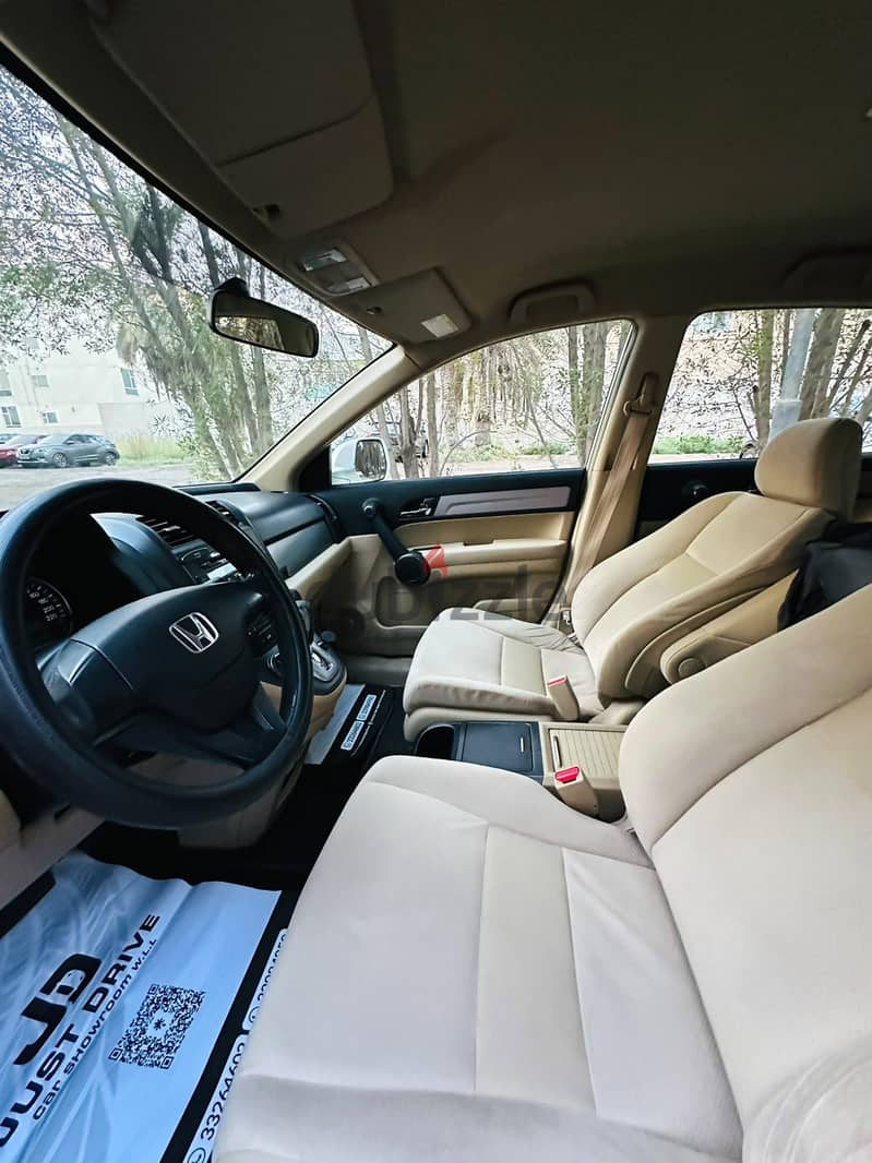 Honda CR-V 2011 model very clean vehicle 90 % painting orginal low 13