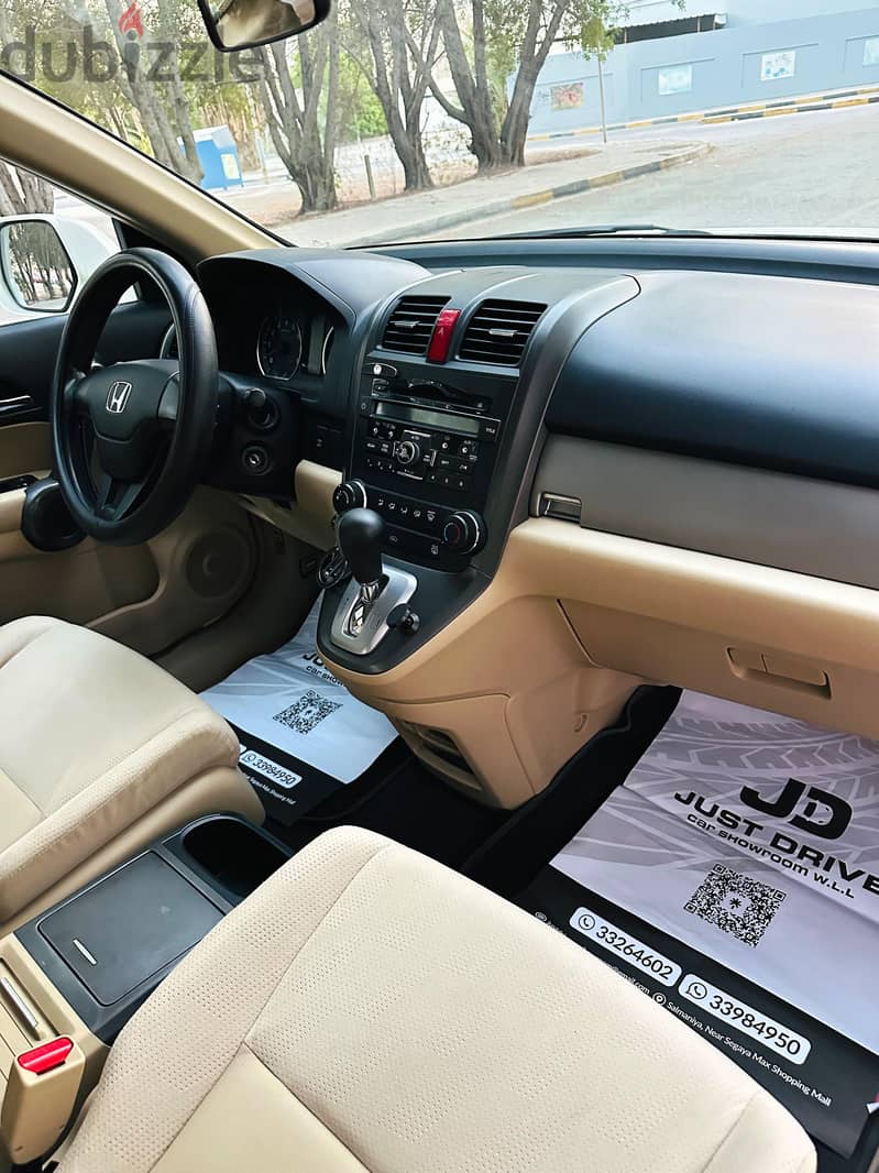 Honda CR-V 2011 model very clean vehicle 90 % painting orginal low 14