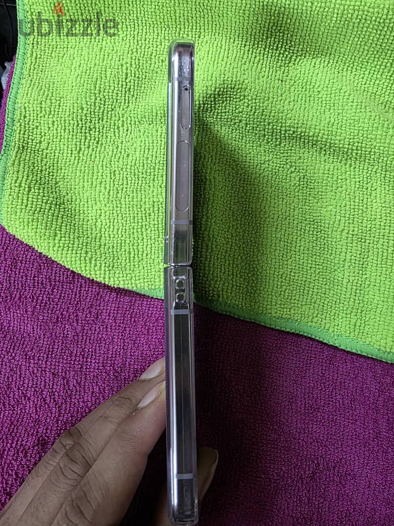 Samsung Z Flip 5 2