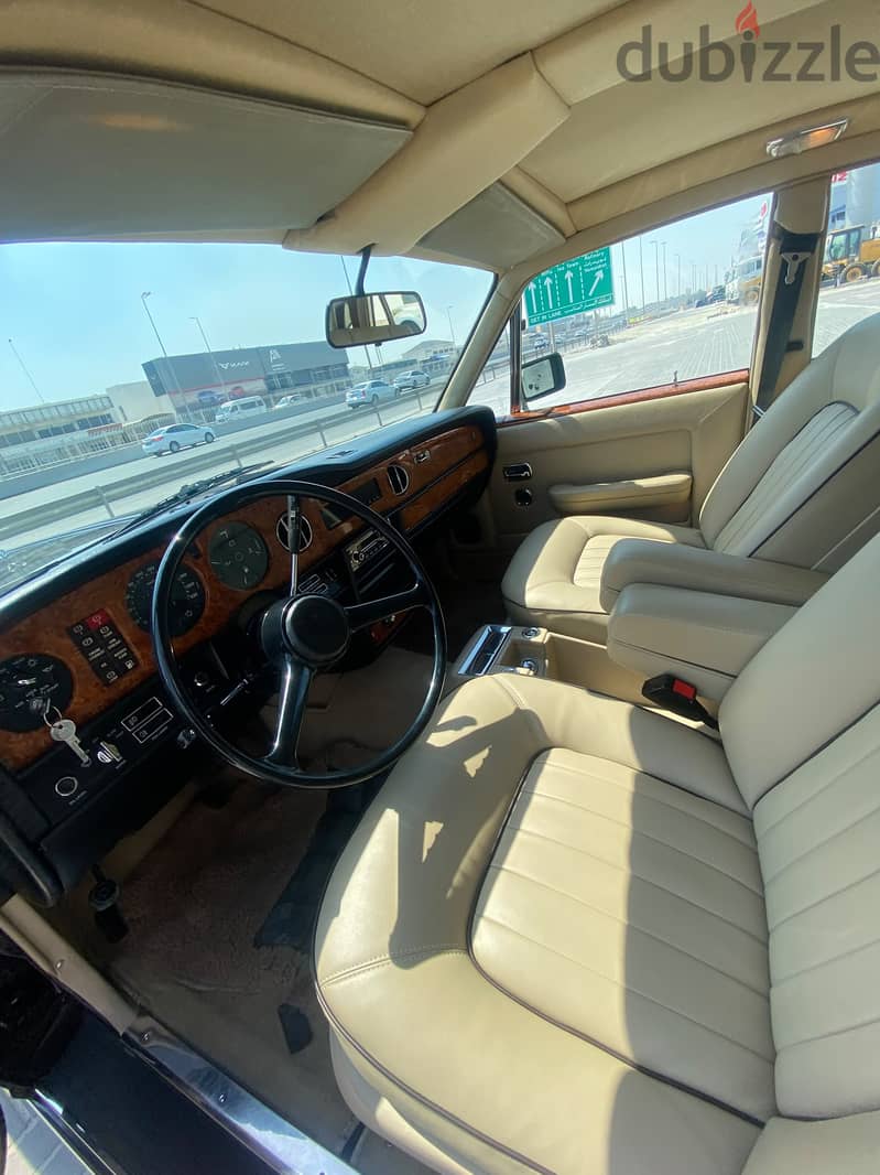 Rolls Royce Spirit 1984 (Maroon) 4