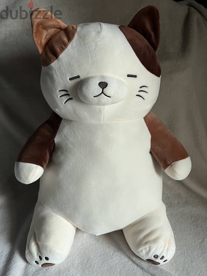 Miniso giant sleepy cat plush toy 1