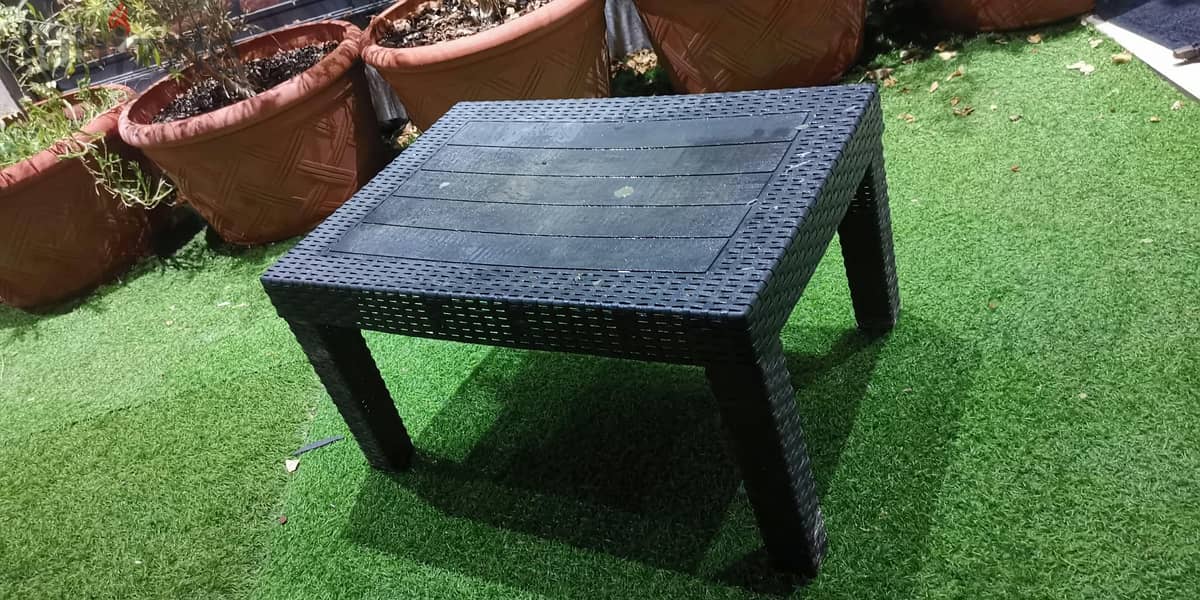 Garden 4 Chairs ONE Seater & 1 center coffee table 4