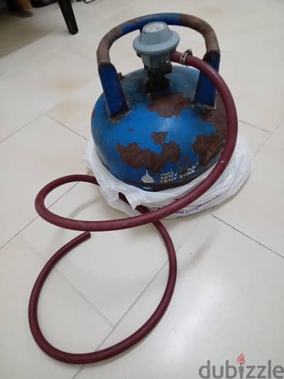 gas cylinder with regulator  8 kg