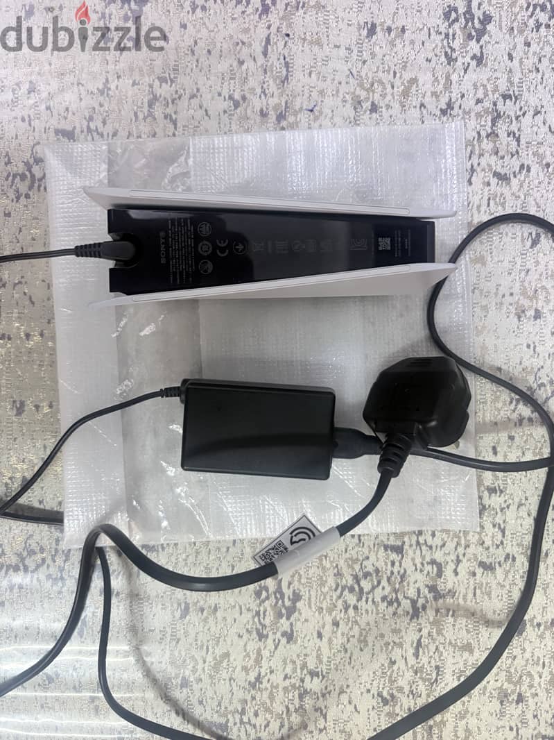 قير بلايستيشن فايف مع شاحن حق يدتين ، ps5 controller with charge 1