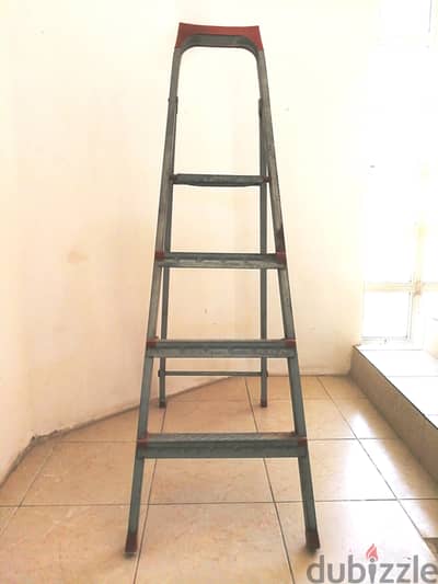 سلم حديد 4 درجات شبه جديد IRON LADDER , 4 STEPS