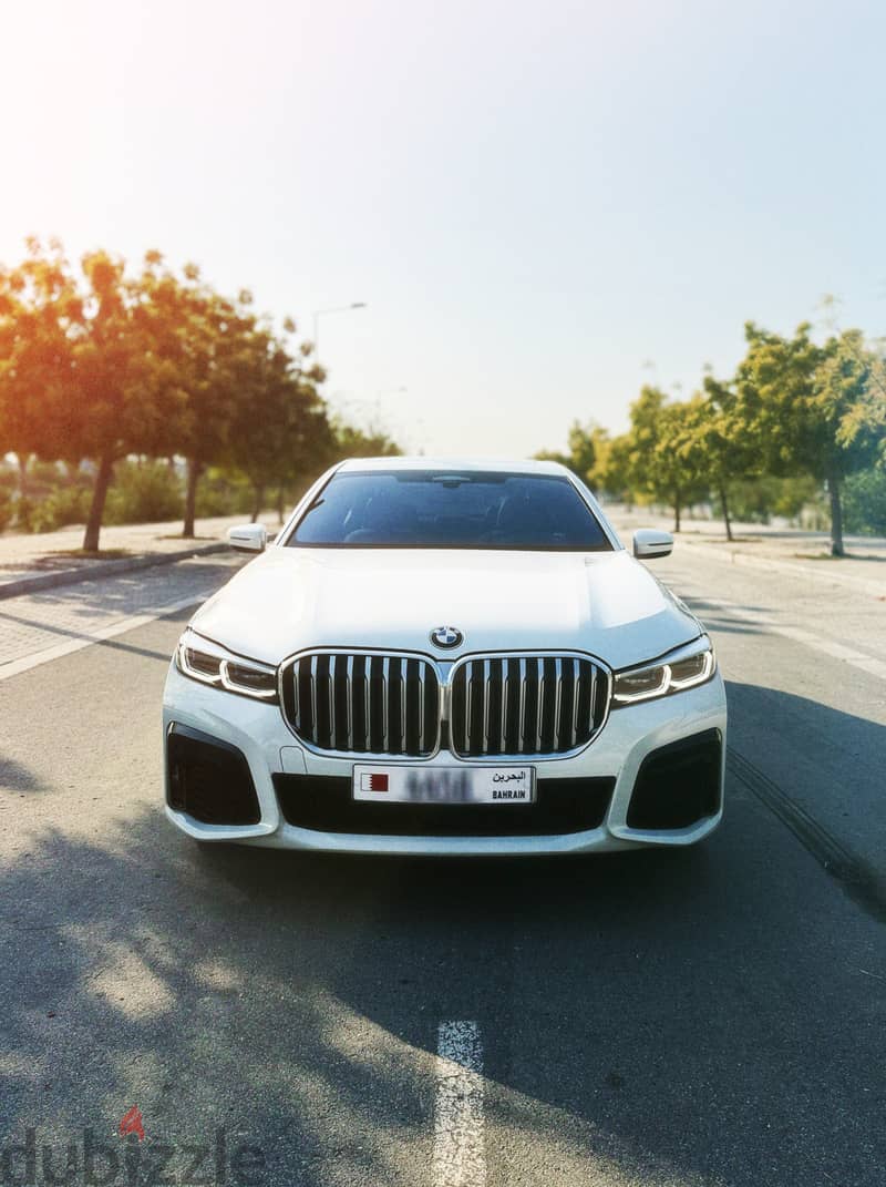 BMW 7-Series 2022 730Li 1