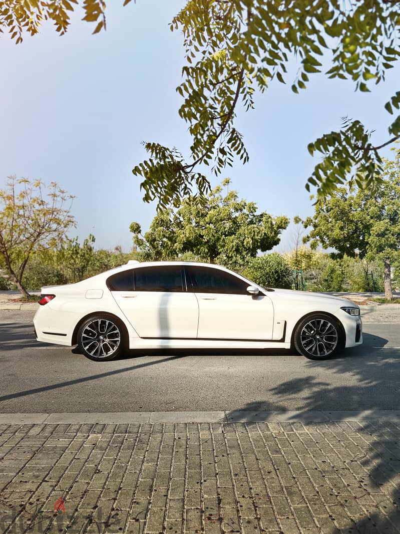 BMW 7-Series 2022 730Li 2