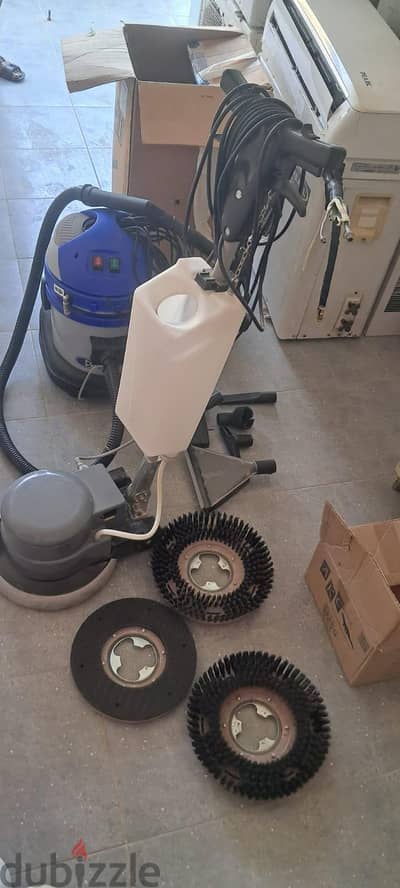 slightly used like new cleaning equipment